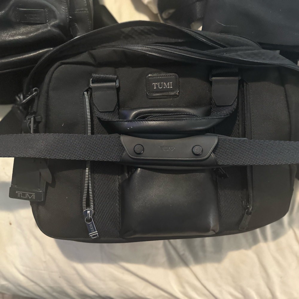 Tumi new w tags and recite. Shoulder laptop, tablet and professional bag.